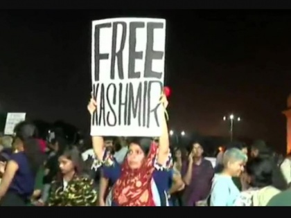'Free Kashmir' poster at Mumbai protest sparks controversy | 'Free Kashmir' poster at Mumbai protest sparks controversy