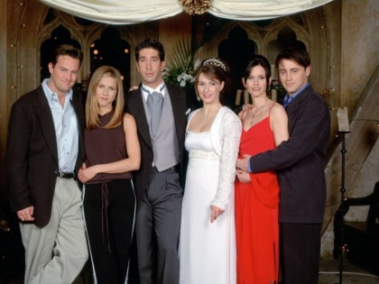 'Friends' Scripts From 1998 Wedding Episode Found in Trash Bin, Now Up for Auction | 'Friends' Scripts From 1998 Wedding Episode Found in Trash Bin, Now Up for Auction