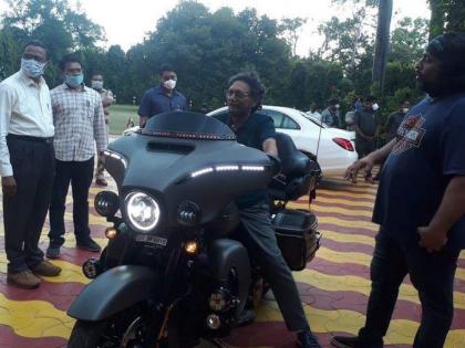 Chief Justice Sharad Arvind Bobde pictured riding high-end Harley Davidson bike amid lockdown | Chief Justice Sharad Arvind Bobde pictured riding high-end Harley Davidson bike amid lockdown