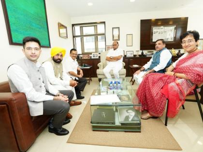 Arvind Kejriwal, Bhagwant Mann meets NCP president Sharad Pawar in Mumbai | Arvind Kejriwal, Bhagwant Mann meets NCP president Sharad Pawar in Mumbai