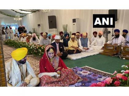 Punjab CM Bhagwant Mann wedding pic surfaces online | Punjab CM Bhagwant Mann wedding pic surfaces online
