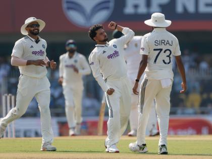 IND vs SA 2nd Test Day 1: Kuldeep Yadav Takes 3 Wickets as India Reduce South Africa to 247/6 at Stumps | IND vs SA 2nd Test Day 1: Kuldeep Yadav Takes 3 Wickets as India Reduce South Africa to 247/6 at Stumps