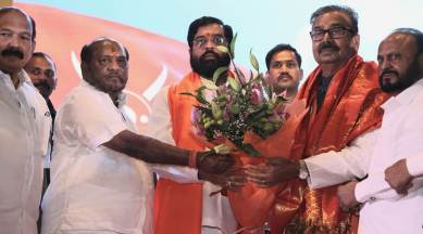 Senior Shiv Sena leader MP Gajanan Kirtikar from Thackeray group joins Shinde group | Senior Shiv Sena leader MP Gajanan Kirtikar from Thackeray group joins Shinde group Senior Shiv Sena leader MP Gajanan Kirtikar from Thackeray group joins Shinde group | Senior Shiv Sena leader MP Gajanan Kirtikar from Thackeray group joins Shinde group