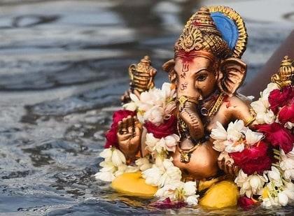 Ganesh Visarjan 2023: Over 2,450 idols immersed by 3 pm across Mumbai | Ganesh Visarjan 2023: Over 2,450 idols immersed by 3 pm across Mumbai
