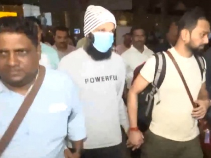 Gangster Prasad Pujari Extradited From China to Mumbai by Crime Branch Officials (Watch Video) | Gangster Prasad Pujari Extradited From China to Mumbai by Crime Branch Officials (Watch Video)
