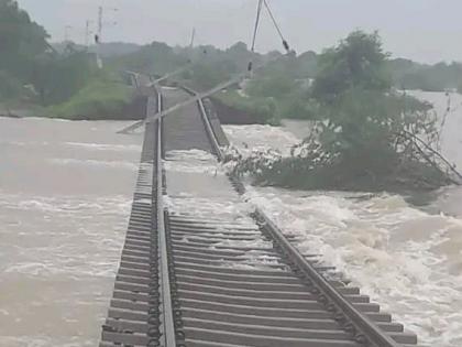 IMD issues red alert for Tamil Nadu, 500 passengers stuck at Tuticorin Railway Station | IMD issues red alert for Tamil Nadu, 500 passengers stuck at Tuticorin Railway Station