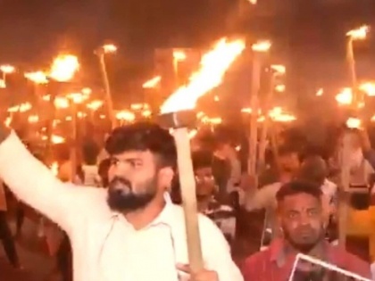 Karnataka Congress Unit Holds Massive 'Torch Rally' in Bengaluru Against Assam CM After FIR on Rahul Gandhi | Karnataka Congress Unit Holds Massive 'Torch Rally' in Bengaluru Against Assam CM After FIR on Rahul Gandhi