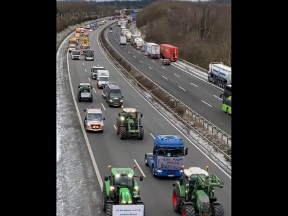 Germany: Farmers Block Roads With Tractors, Trucks to Protest Against Subsidy Cuts | Germany: Farmers Block Roads With Tractors, Trucks to Protest Against Subsidy Cuts