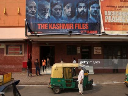 Auto driver refuses to charge passengers money for watching The Kashmir Files | Auto driver refuses to charge passengers money for watching The Kashmir Files
