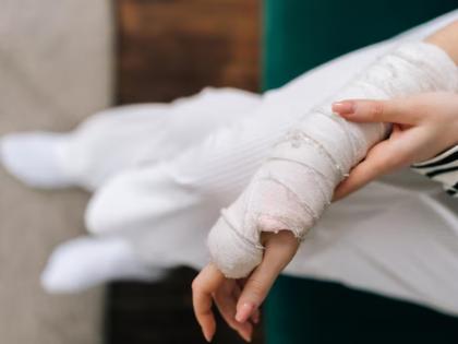 Mumbai Tragedy: Teen Girl Injured After Falling From Balcony During SSC Result Celebration in Ghatkopar | Mumbai Tragedy: Teen Girl Injured After Falling From Balcony During SSC Result Celebration in Ghatkopar