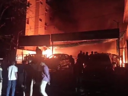Hyderabad: Massive Fire Breaks Out in a Car Showroom, Around 10 Four-Wheelers Gutted | Hyderabad: Massive Fire Breaks Out in a Car Showroom, Around 10 Four-Wheelers Gutted