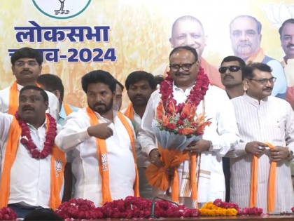 Big Blow To Samajwadi Party: Several Key Leaders Join BJP in Lucknow Amid Lok Sabha Polls | Big Blow To Samajwadi Party: Several Key Leaders Join BJP in Lucknow Amid Lok Sabha Polls