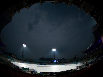 KKR vs MI, IPL 2024: Toss Delayed at Eden Gardens Due to Light Rain; Entire Field Covered (Watch Video) | KKR vs MI, IPL 2024: Toss Delayed at Eden Gardens Due to Light Rain; Entire Field Covered (Watch Video)