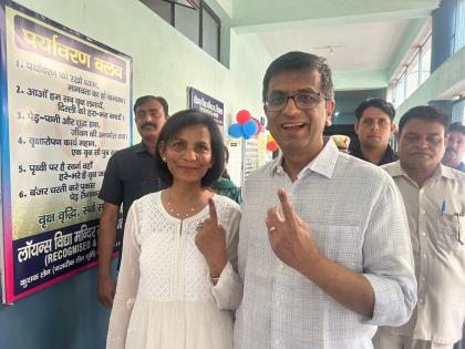 Lok Sabha Elections 2024: CJI DY Chandrachud Casts Vote in New Delhi, Says "Today I Fulfilled My Duty as a Citizen" (Watch Video) | Lok Sabha Elections 2024: CJI DY Chandrachud Casts Vote in New Delhi, Says "Today I Fulfilled My Duty as a Citizen" (Watch Video)