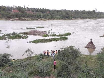 Large discharge from water project at Jayakwadi, warning to 35 district | Large discharge from water project at Jayakwadi, warning to 35 district