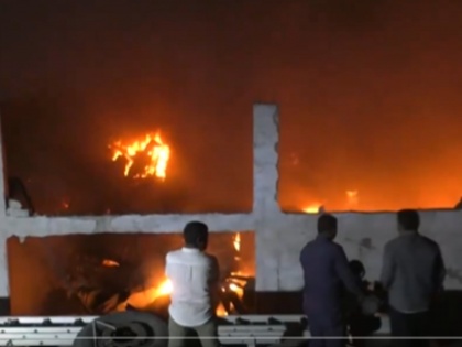 Gujarat: Fire Breaks Out in Factory in Morbi, Firefighting Efforts Continue for Over 12 Hours (Watch Video) | Gujarat: Fire Breaks Out in Factory in Morbi, Firefighting Efforts Continue for Over 12 Hours (Watch Video)