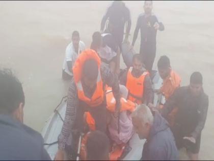 Gujarat Flood Relief: Navy Evacuates Residents as Heavy Rainfall Continues | Gujarat Flood Relief: Navy Evacuates Residents as Heavy Rainfall Continues Gujarat Flood Relief: Navy Evacuates Residents as Heavy Rainfall Continues | Gujarat Flood Relief: Navy Evacuates Residents as Heavy Rainfall Continues