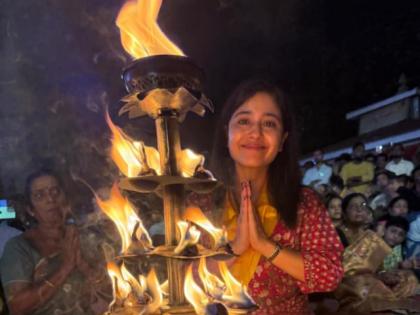 Shweta Tripathi Performs Aarti at Ganga Ghat in Benaras During the Shoot of Mirzapur: The City Keeps Calling Me Back | Shweta Tripathi Performs Aarti at Ganga Ghat in Benaras During the Shoot of Mirzapur: The City Keeps Calling Me Back Shweta Tripathi Performs Aarti at Ganga Ghat in Benaras During the Shoot of Mirzapur: The City Keeps Calling Me Back | Shweta Tripathi Performs Aarti at Ganga Ghat in Benaras During the Shoot of Mirzapur: The City Keeps Calling Me Back