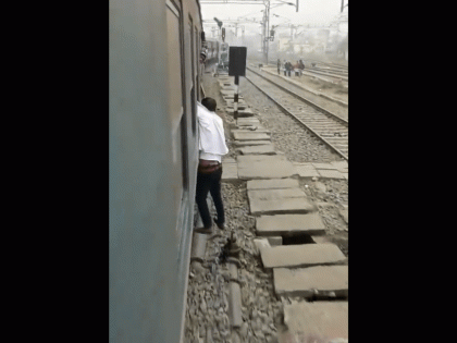 Bihar Shocker: Thief Hangs Through Train Window About 1Km in Bhagalpur After Failed Phone Snatching, Video Goes Viral | Bihar Shocker: Thief Hangs Through Train Window About 1Km in Bhagalpur After Failed Phone Snatching, Video Goes Viral