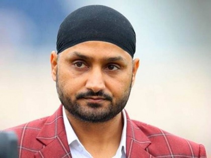 Harbhajan Singh Roasts Pakistani Cricket Fan Wishing for IND-PAK Cricketers Playing Together in IPL | Harbhajan Singh Roasts Pakistani Cricket Fan Wishing for IND-PAK Cricketers Playing Together in IPL