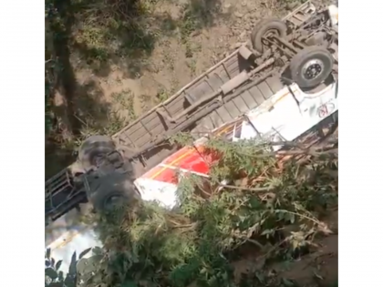 Haryana School Bus Accident: Vehicle Carrying School Children Overturns, Falls Into Gorge in Panchkula; Several Injured (Watch Video)