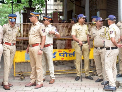 Mumbai Police EOW summons Shiv Sena (UBT) leaders in 'khichdi' distribution scam' | Mumbai Police EOW summons Shiv Sena (UBT) leaders in 'khichdi' distribution scam'