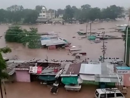 Torrential rain causes extensive waterlogging in Maharashtra's Jalgaon, houses, roads submerged | Torrential rain causes extensive waterlogging in Maharashtra's Jalgaon, houses, roads submerged