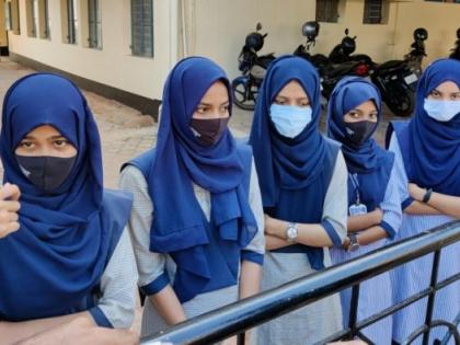 Hijab Row: Karnataka HC asks media not to report any oral observations and wait for final orders | Hijab Row: Karnataka HC asks media not to report any oral observations and wait for final orders