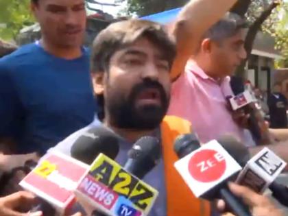 Waqf Bill Protest: Meerut Hindu Activists Detained at Jantar Mantar in Delhi for Chanting 'Jai Shri Ram' Against AIMPLB Agitation (Watch Videos) | Waqf Bill Protest: Meerut Hindu Activists Detained at Jantar Mantar in Delhi for Chanting 'Jai Shri Ram' Against AIMPLB Agitation (Watch Videos) Waqf Bill Protest: Meerut Hindu Activists Detained at Jantar Mantar in Delhi for Chanting 'Jai Shri Ram' Against AIMPLB Agitation (Watch Videos) | Waqf Bill Protest: Meerut Hindu Activists Detained at Jantar Mantar in Delhi for Chanting 'Jai Shri Ram' Against AIMPLB Agitation (Watch Videos)