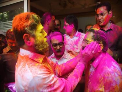 Maharashtra deputy CM Eknath Shinde celebrates Holi at his residence in Thane (Watch Video) | Maharashtra deputy CM Eknath Shinde celebrates Holi at his residence in Thane (Watch Video)