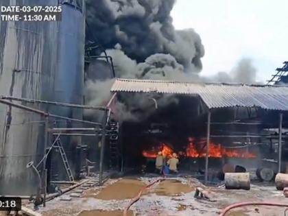 Howrah Fire: Huge Blaze Erupts at Factory Near Alampur on National Highway 116 in West Bengal (Watch Video) | Howrah Fire: Huge Blaze Erupts at Factory Near Alampur on National Highway 116 in West Bengal (Watch Video)