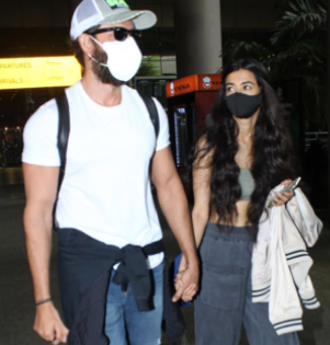 Watch! Hrithik Roshan and his rumored girlfriend Saba Azad walk hand-in-hand at Mumbai airport | Watch! Hrithik Roshan and his rumored girlfriend Saba Azad walk hand-in-hand at Mumbai airport Watch! Hrithik Roshan and his rumored girlfriend Saba Azad walk hand-in-hand at Mumbai airport | Watch! Hrithik Roshan and his rumored girlfriend Saba Azad walk hand-in-hand at Mumbai airport