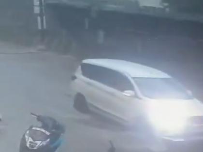 Telangana: Car Narrowly Escapes as CRPF Wall Collapses in Hyderabad Amid Torrential Rains (Watch Video) | Telangana: Car Narrowly Escapes as CRPF Wall Collapses in Hyderabad Amid Torrential Rains (Watch Video)