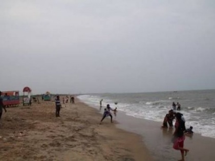 Andhra’s Kakinada witnesses instances of sea spewing ‘gold’ | Andhra’s Kakinada witnesses instances of sea spewing ‘gold’