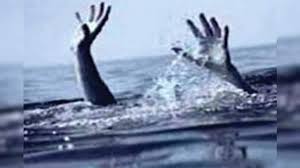 Mumbai: 2 rescued, 6 drown off at Juhu Chowpatty | Mumbai: 2 rescued, 6 drown off at Juhu Chowpatty