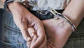 Navi Mumbai: Two eunuchs held for attacking, injuring cops in Vashi | Navi Mumbai: Two eunuchs held for attacking, injuring cops in Vashi Navi Mumbai: Two eunuchs held for attacking, injuring cops in Vashi | Navi Mumbai: Two eunuchs held for attacking, injuring cops in Vashi
