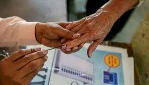 EC asks Karnataka poll machinery to remain vigilant against attempts to influence voters | EC asks Karnataka poll machinery to remain vigilant against attempts to influence voters