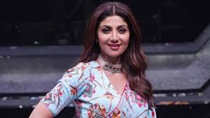 Shocking! Man tries to enter Shilpa Shetty's car forcibly | Shocking! Man tries to enter Shilpa Shetty's car forcibly