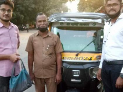 Man forgets diamonds worth Rs 5 lakh in rickshaw, police find rickshaw driver and return | Man forgets diamonds worth Rs 5 lakh in rickshaw, police find rickshaw driver and return Man forgets diamonds worth Rs 5 lakh in rickshaw, police find rickshaw driver and return | Man forgets diamonds worth Rs 5 lakh in rickshaw, police find rickshaw driver and return