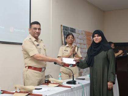 Mumbai: Railway Police Recover 648 Stolen Mobile Phones Worth ₹1.11 Crore Under ‘Mission Mobile Hunt’ | Mumbai: Railway Police Recover 648 Stolen Mobile Phones Worth ₹1.11 Crore Under ‘Mission Mobile Hunt’ Mumbai: Railway Police Recover 648 Stolen Mobile Phones Worth ₹1.11 Crore Under ‘Mission Mobile Hunt’ | Mumbai: Railway Police Recover 648 Stolen Mobile Phones Worth ₹1.11 Crore Under ‘Mission Mobile Hunt’