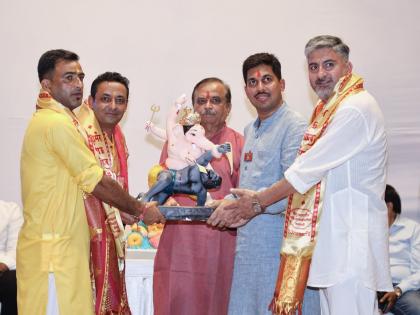 Ganeshotsav Returns to Kashmir: Pune Mandals Send Idols, Kashmiris Lead Celebrations | Ganeshotsav Returns to Kashmir: Pune Mandals Send Idols, Kashmiris Lead Celebrations Ganeshotsav Returns to Kashmir: Pune Mandals Send Idols, Kashmiris Lead Celebrations | Ganeshotsav Returns to Kashmir: Pune Mandals Send Idols, Kashmiris Lead Celebrations
