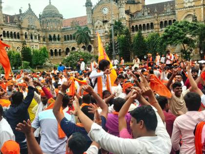 Mumbai: Tension Rises In City as Maratha Quota Protesters Seek Advocate Sadavarte's Residence | Mumbai: Tension Rises In City as Maratha Quota Protesters Seek Advocate Sadavarte's Residence Mumbai: Tension Rises In City as Maratha Quota Protesters Seek Advocate Sadavarte's Residence | Mumbai: Tension Rises In City as Maratha Quota Protesters Seek Advocate Sadavarte's Residence