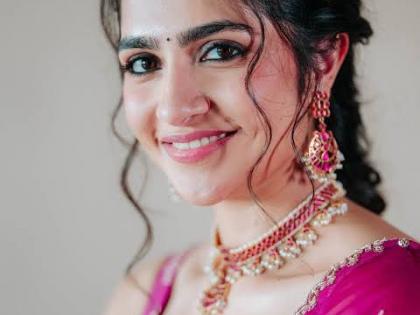 Fan Travels 700+ Km to Meet Kantara Chapter 1 Actress Rukmini Vasanth — Her Reaction Is Pure Magic! | Fan Travels 700+ Km to Meet Kantara Chapter 1 Actress Rukmini Vasanth — Her Reaction Is Pure Magic! Fan Travels 700+ Km to Meet Kantara Chapter 1 Actress Rukmini Vasanth — Her Reaction Is Pure Magic! | Fan Travels 700+ Km to Meet Kantara Chapter 1 Actress Rukmini Vasanth — Her Reaction Is Pure Magic!