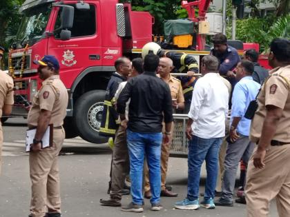 Mumbai: Driver Climbs Tree Outside Vidhan Bhavan to Protest Traffic Fine (Watch Video) | Mumbai: Driver Climbs Tree Outside Vidhan Bhavan to Protest Traffic Fine (Watch Video) Mumbai: Driver Climbs Tree Outside Vidhan Bhavan to Protest Traffic Fine (Watch Video) | Mumbai: Driver Climbs Tree Outside Vidhan Bhavan to Protest Traffic Fine (Watch Video)