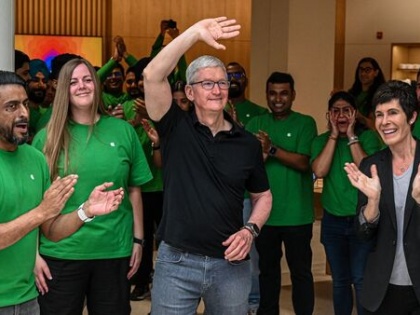 Apple CEO Tim Cook officially launches first store in Delhi | Apple CEO Tim Cook officially launches first store in Delhi