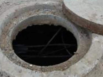 Two Dead, After Falling Into 15 Feet Sewer Drain in Mumbai | Two Dead, After Falling Into 15 Feet Sewer Drain in Mumbai