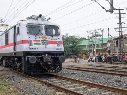 Indian Railways runs Holi special trains from Delhi to Patna, Lucknow, Varanasi | Indian Railways runs Holi special trains from Delhi to Patna, Lucknow, Varanasi