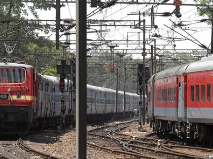 Hoax bomb threat in Puri-New Delhi Purushottam Express; Train halted in UP for 4 hours | Hoax bomb threat in Puri-New Delhi Purushottam Express; Train halted in UP for 4 hours