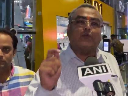 Indore Man Slaps Raja Raghuvanshi Murder Accused at Devi Ahilya Bai Holkar Airport; Video Goes Viral | Indore Man Slaps Raja Raghuvanshi Murder Accused at Devi Ahilya Bai Holkar Airport; Video Goes Viral Indore Man Slaps Raja Raghuvanshi Murder Accused at Devi Ahilya Bai Holkar Airport; Video Goes Viral | Indore Man Slaps Raja Raghuvanshi Murder Accused at Devi Ahilya Bai Holkar Airport; Video Goes Viral