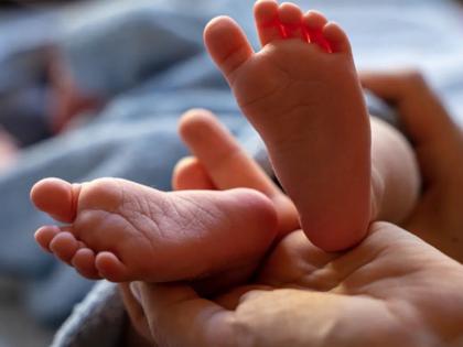 Four held in Palghar for selling toddler for Rs 2.35 lakh | Four held in Palghar for selling toddler for Rs 2.35 lakh